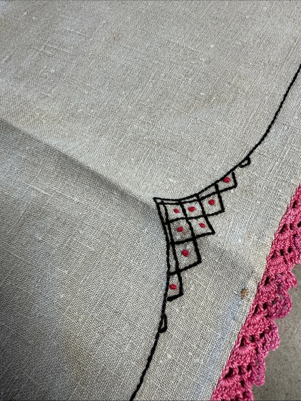 Vintage Hand-Embroidered Linen Floral Basket Table Runner - Pink Trim 38”